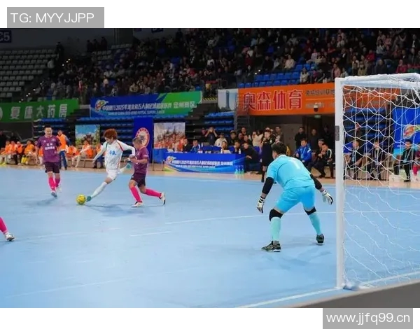 《新赛季体育赛事精彩纷呈 国内外球员竞争激烈 各项纪录接连被打破》