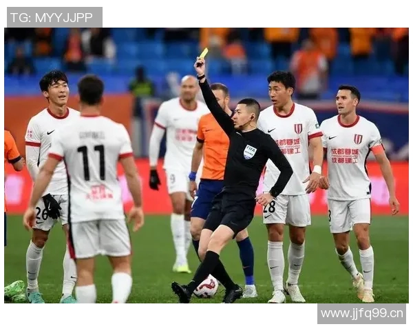 中国足球热议:新帅上任后球队状态回升 中超争冠形势愈加扑朔迷离